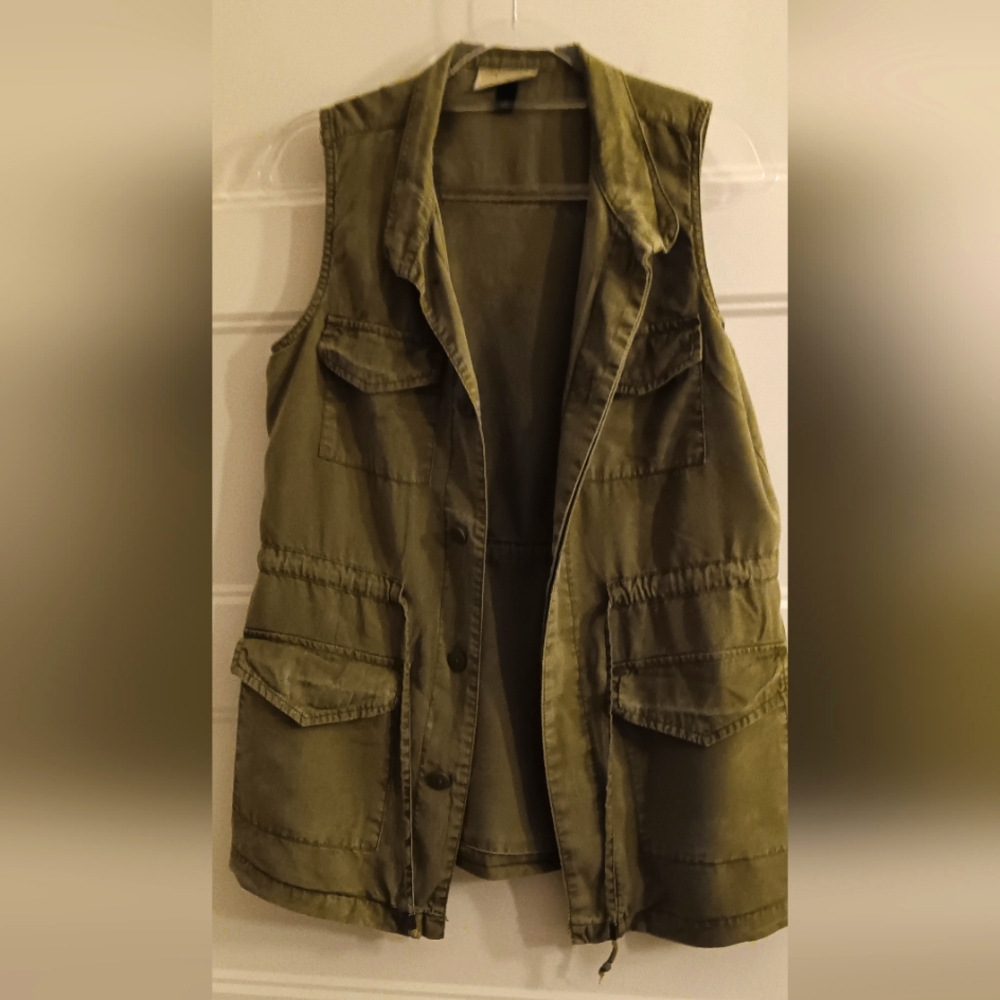 Universal Tread Goods Co. Utility Vest w/ Buttons & Drawstring - Picture 4 of 9